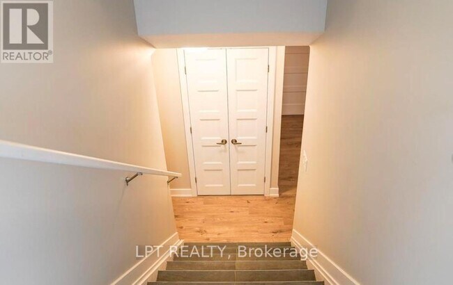 Photo du bâtiment - 982 Katia St.