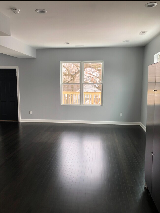 Building Photo - 419 S Willow Ave