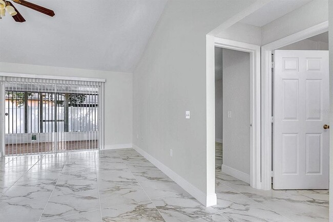 Building Photo - 656 Linnet Ct