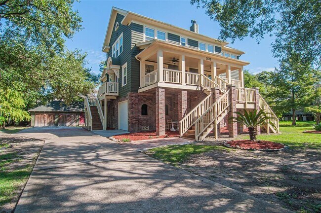 Building Photo - 202 Meadowlawn St