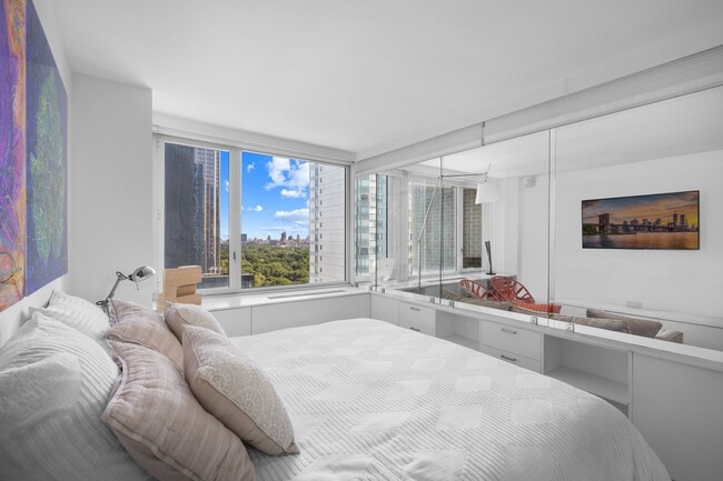 Foto del edificio - 322 W 57th St