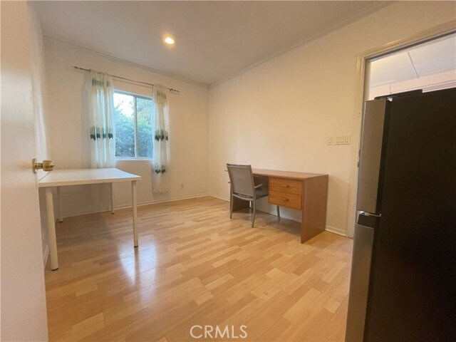 Foto del edificio - 254 S Grand Oaks Ave
