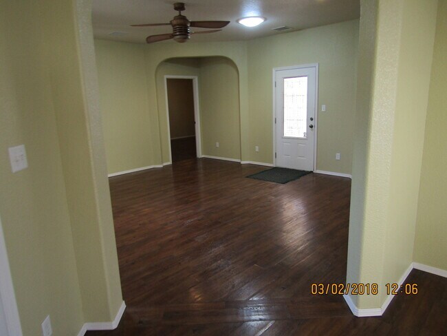 Foto del edificio - Beautiful 3 Bedroom/2 Bath Home !! **Comin...