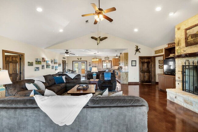 Building Photo - 359 Sagebiel Ranch Rd