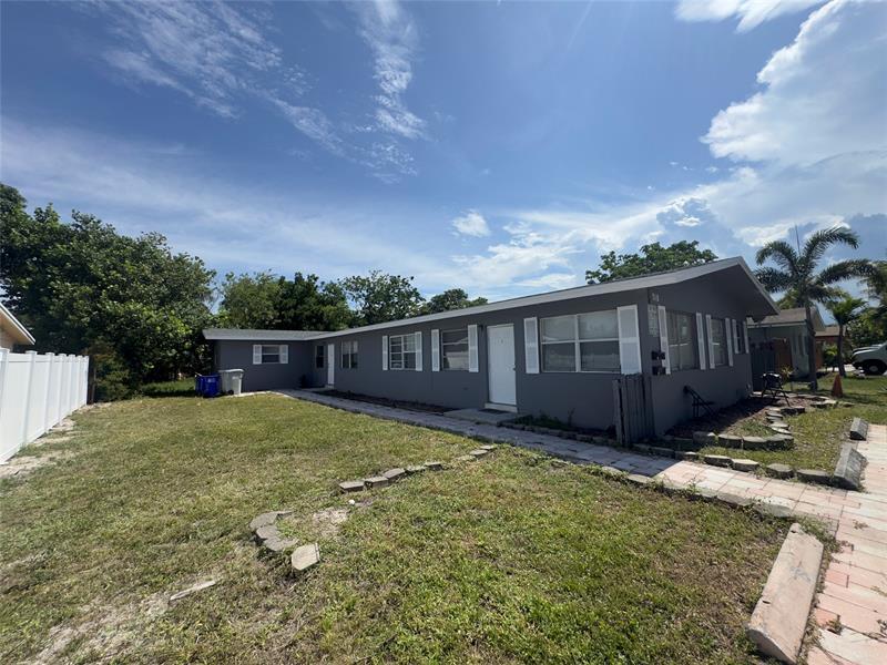 Foto principal - 710 NE 25th St
