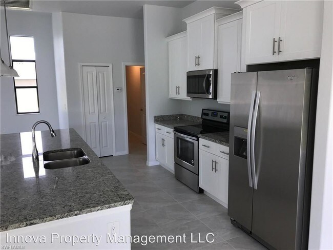 Building Photo - 4 br, 3 bath House - 503 SW 11th CT