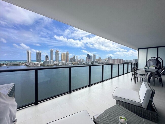 Building Photo - 5000 Island Estates Dr