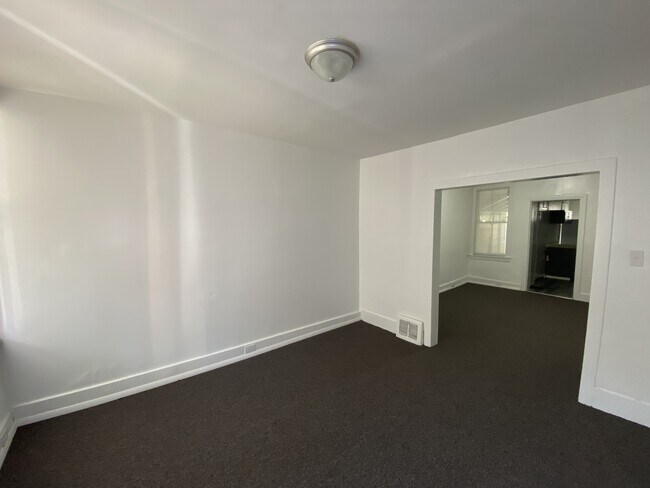 Foto del edificio - 320 N Newberry St