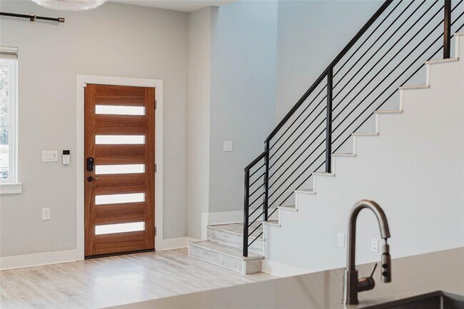 Foto del edificio - 6813 Porter St