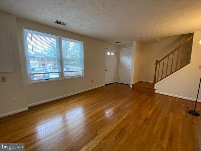 Foto del edificio - 117 Sandalwood Ct