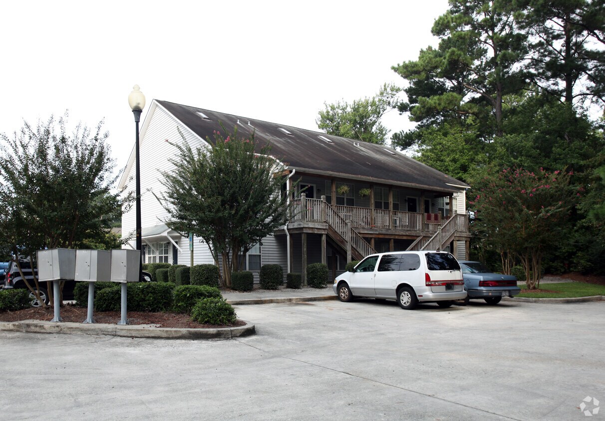Building Photo - 145 Lullwater Dr