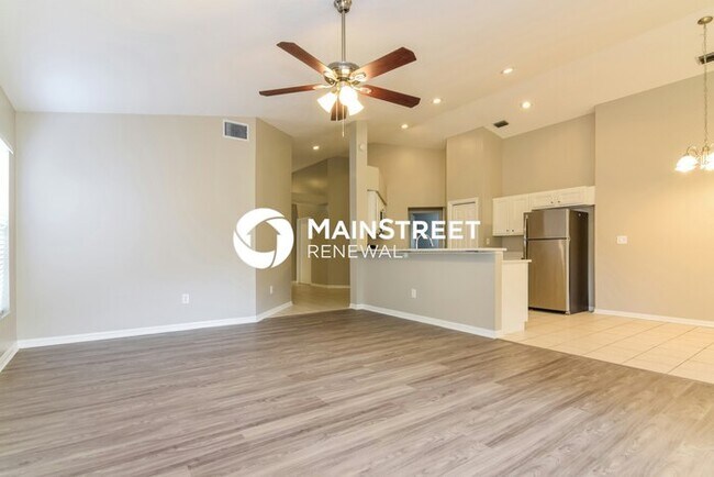 Building Photo - 4 Bedroom Pet-Friendly Home in Valrico, FL with Main Street Renewal