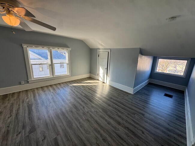 Foto del edificio - 602 E Grove St