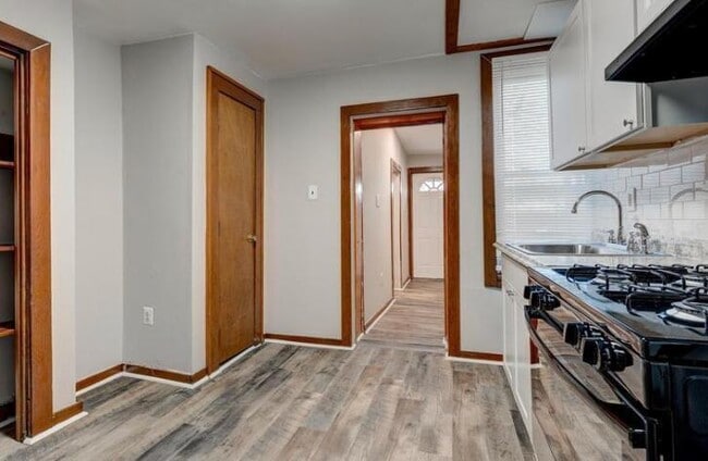 Building Photo - 833 Spruce St