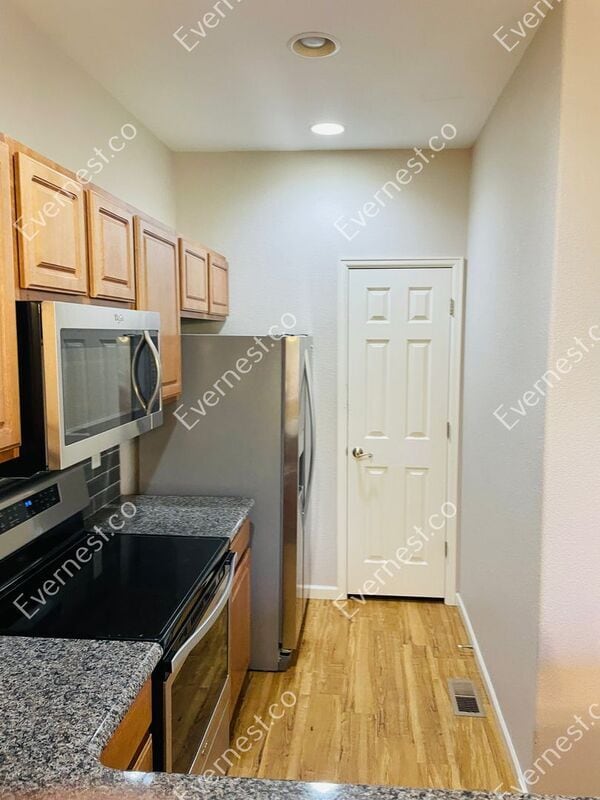 Building Photo - 2851 Kansas Dr