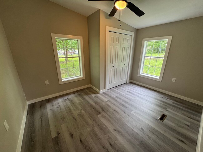 Building Photo - Completely Remodeled • 3 Bed • 2 Bath • Ne...