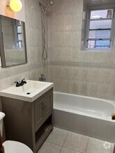 Building Photo - 323 Eldert St