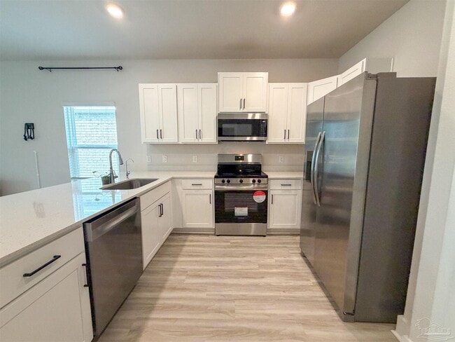 Building Photo - 9899 Starling Dr