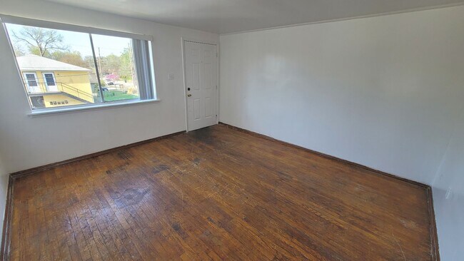 Building Photo - Knoxville 37917 - 2 bedroom 1 bath apartme...