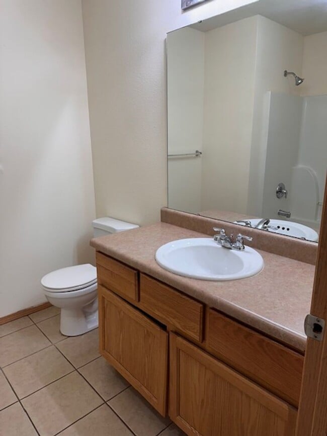 Foto del edificio - All brick SE Springfield home for lease