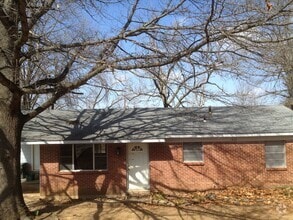 Building Photo - 1822 S Custer Ln