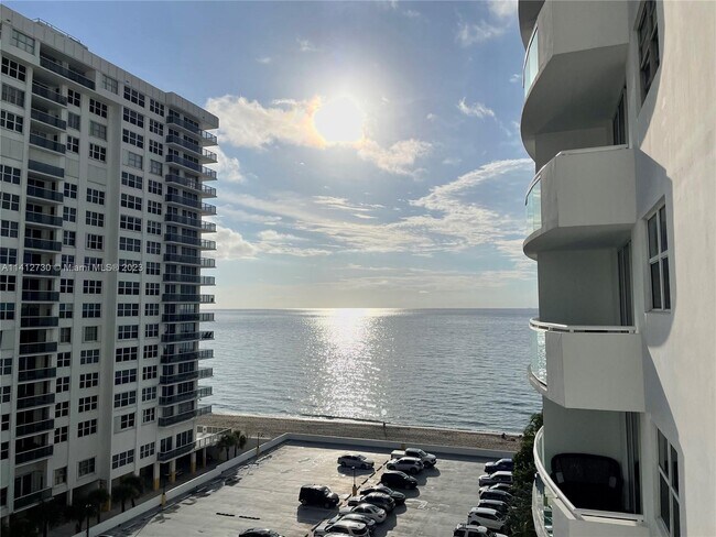 Building Photo - 3001 S Ocean Dr