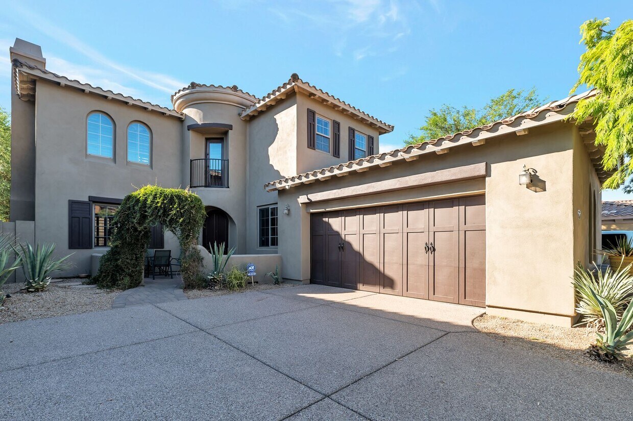 Foto principal - Highly Upgraded SPACIOUS home in desirable Aviano in Desert Ridge!