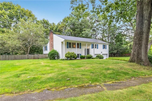 Building Photo - 4 Cranbury Woods Rd