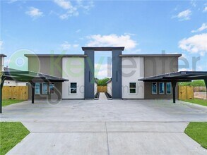 Building Photo - 3000 S Links Dr