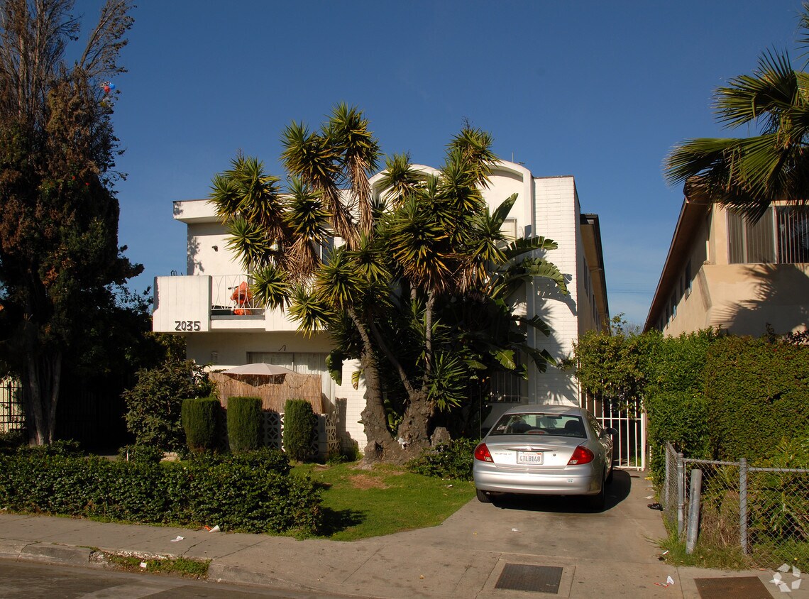 Foto del edificio - 2035 Garth Ave