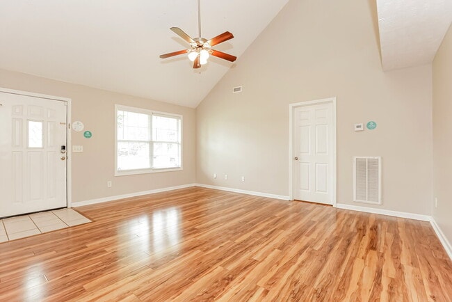 Building Photo - 9010 Lomond Dr