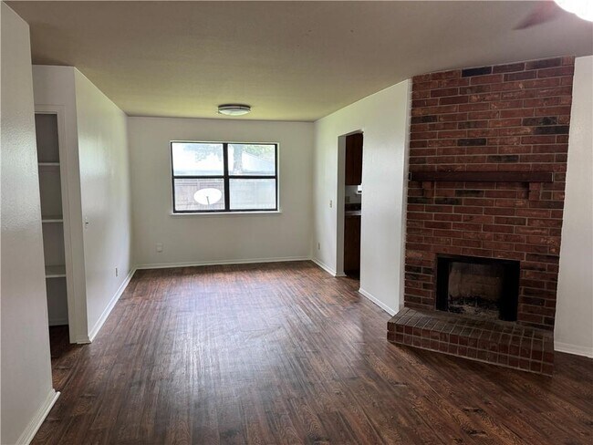 Building Photo - 2700 McMillan Dr