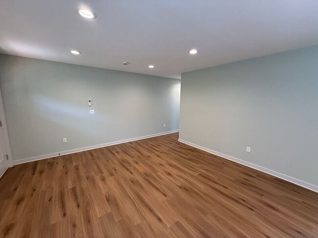 Building Photo - 805 Boxwood Ln SE