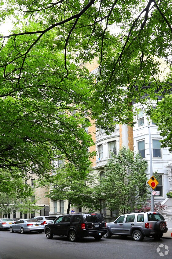 Foto principal - 329 W 101st St