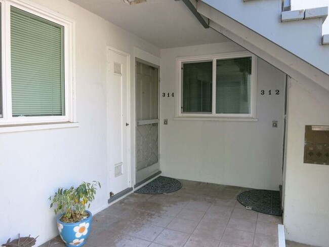 Building Photo - 1 bedroom close to Downtown Palo Alto!