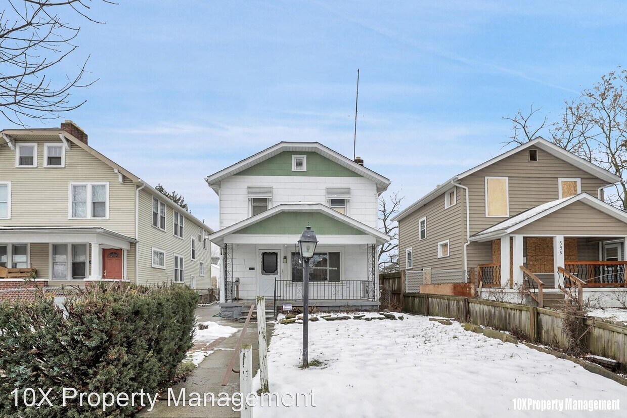 Primary Photo - 4 br, 1.5 bath House - 563 S Burgess Avenue
