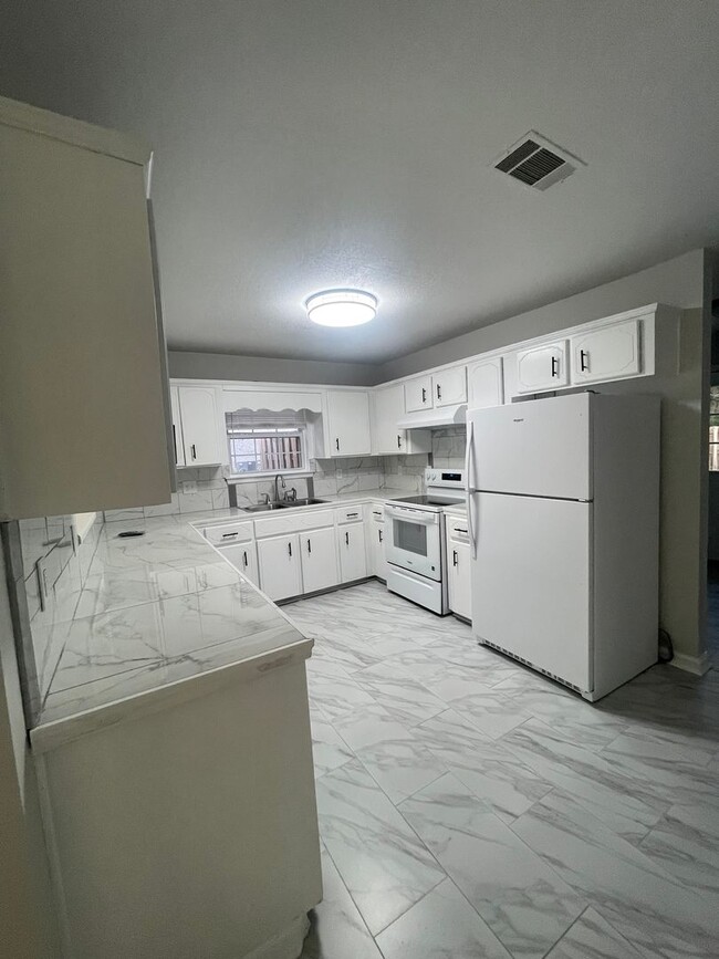 Foto del edificio - 202 Leeswood Cir