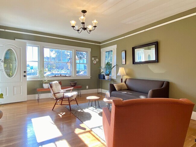 Foto del edificio - Updated Bungalow located in Downtown Redwood City & 15 miles from SF International Airport