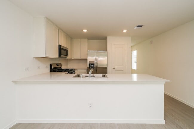 Building Photo - 7907 Meadow Cranesbill Ln