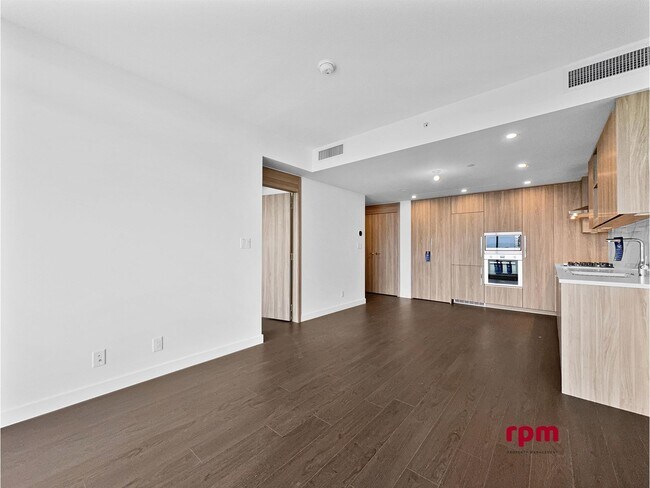 Photo du bâtiment - 13778-3100 100 Ave