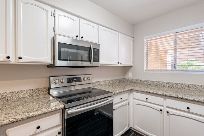 Foto del edificio - Two Bedrooms in Old Town Scottsdale - Avai...