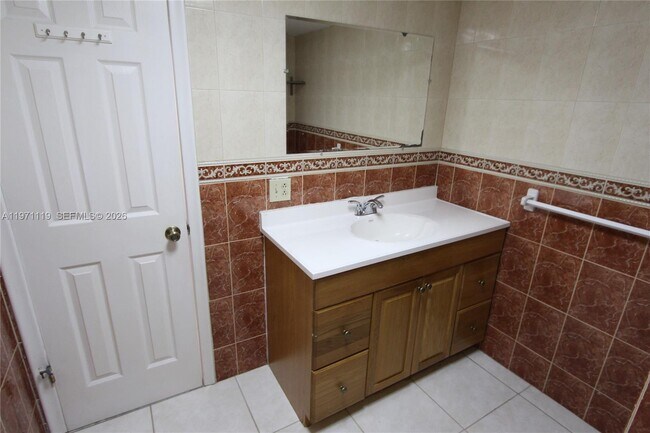 Foto del edificio - 10000 NW 80th Ct