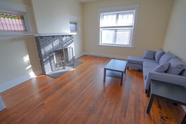 Foto del edificio - 6011 Waterman Blvd