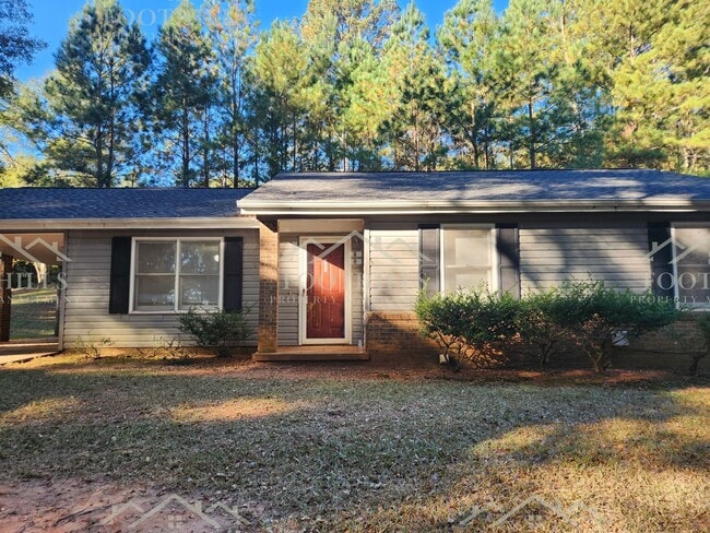 Building Photo - 3-Bed Home with Open Floor Plan and Carport