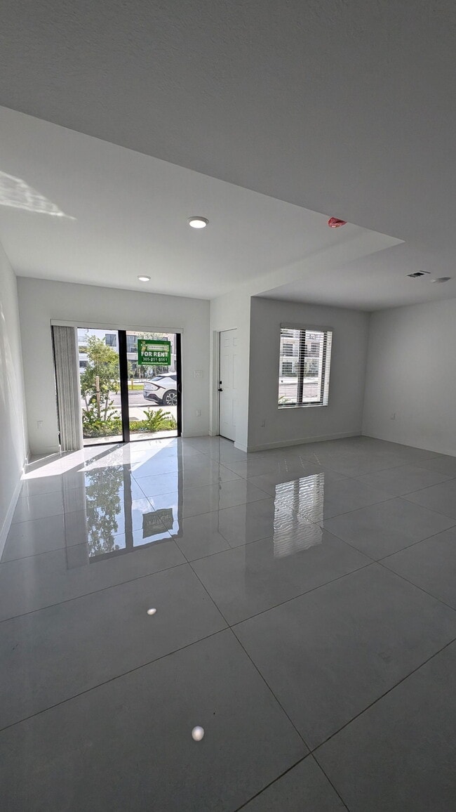 Building Photo - 14559 SW 261 St Ter