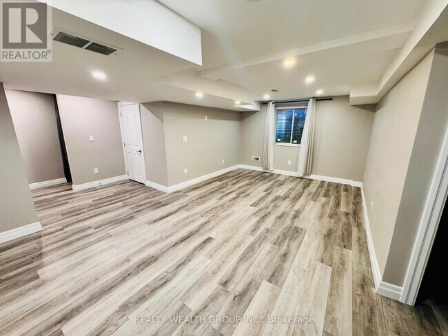 Photo du bâtiment - 15159 Danby Rd