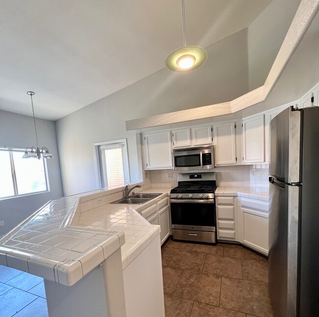 Building Photo - 900 Heavenly Hills Ct
