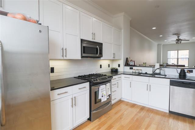 Foto del edificio - 708 Skyline Bluff Ct