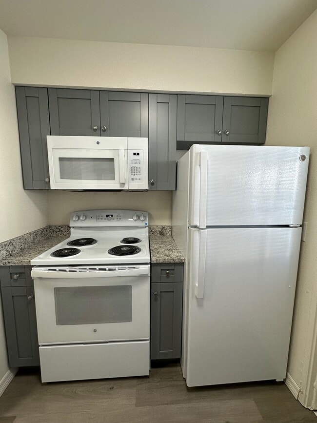 311 Como 2-bedroom 1st floor back corner - Davis Islands Apartments