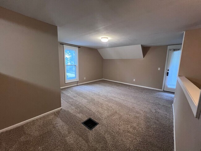 Foto del edificio - 512 Grand Ave NE